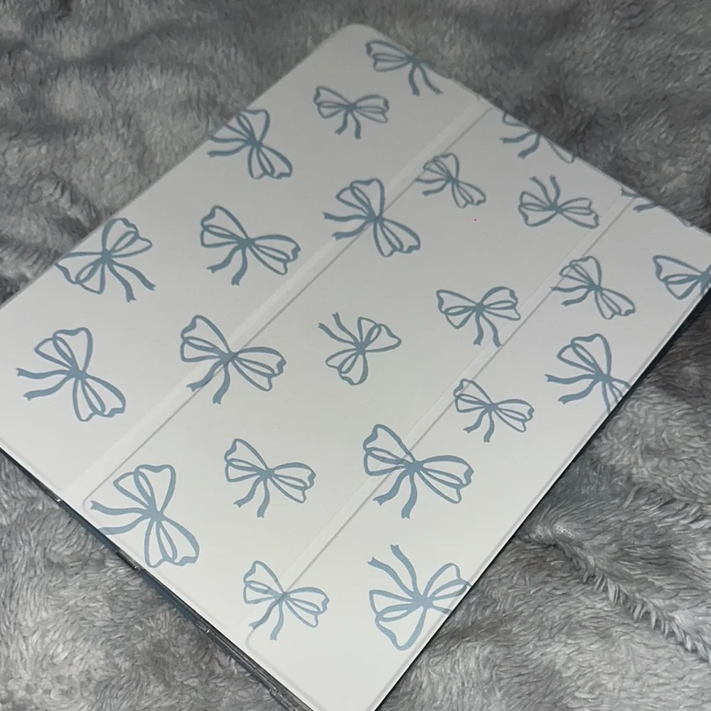 White and Blue Bow Patterned Case iPad Pro 11 in